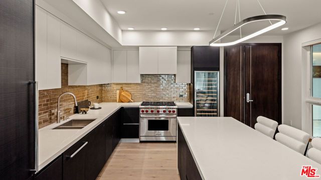 505 S Barrington Avenue 208, Los Angeles, CA 90049