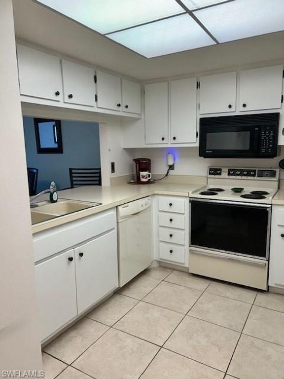 Image 11 of property listing at 620 Victoria DR 2, Cape Coral, FL 33904