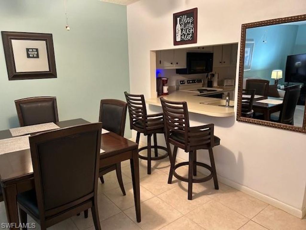 Image 13 of property listing at 620 Victoria DR 2, Cape Coral, FL 33904