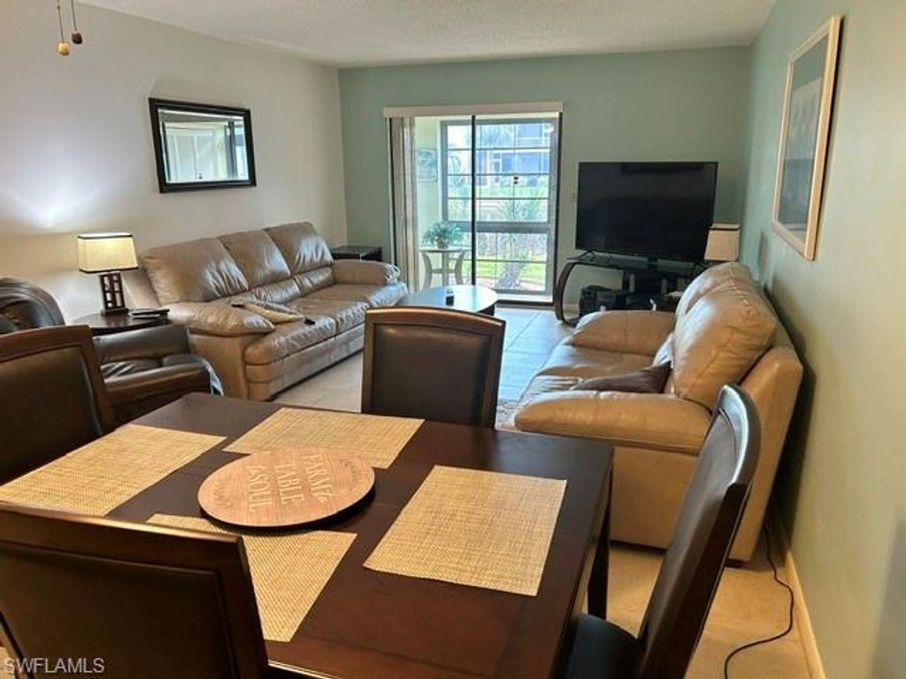 Image 15 of property listing at 620 Victoria DR 2, Cape Coral, FL 33904