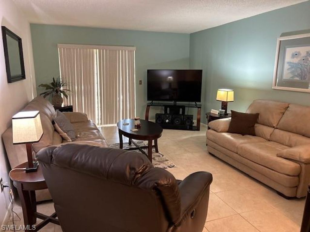 Image 16 of property listing at 620 Victoria DR 2, Cape Coral, FL 33904