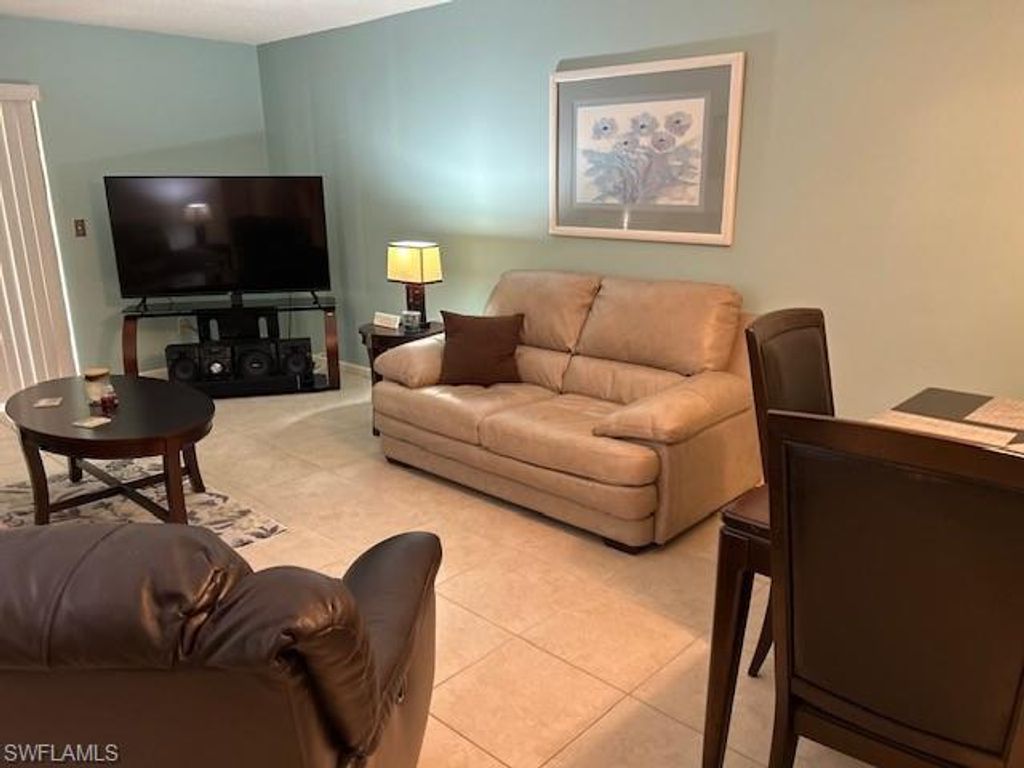 Image 17 of property listing at 620 Victoria DR 2, Cape Coral, FL 33904