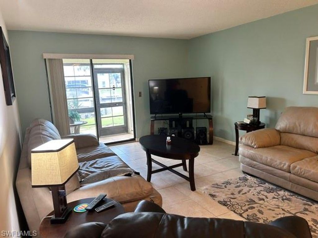 Image 19 of property listing at 620 Victoria DR 2, Cape Coral, FL 33904