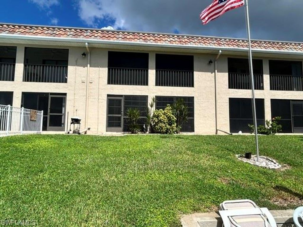 Image 2 of property listing at 620 Victoria DR 2, Cape Coral, FL 33904