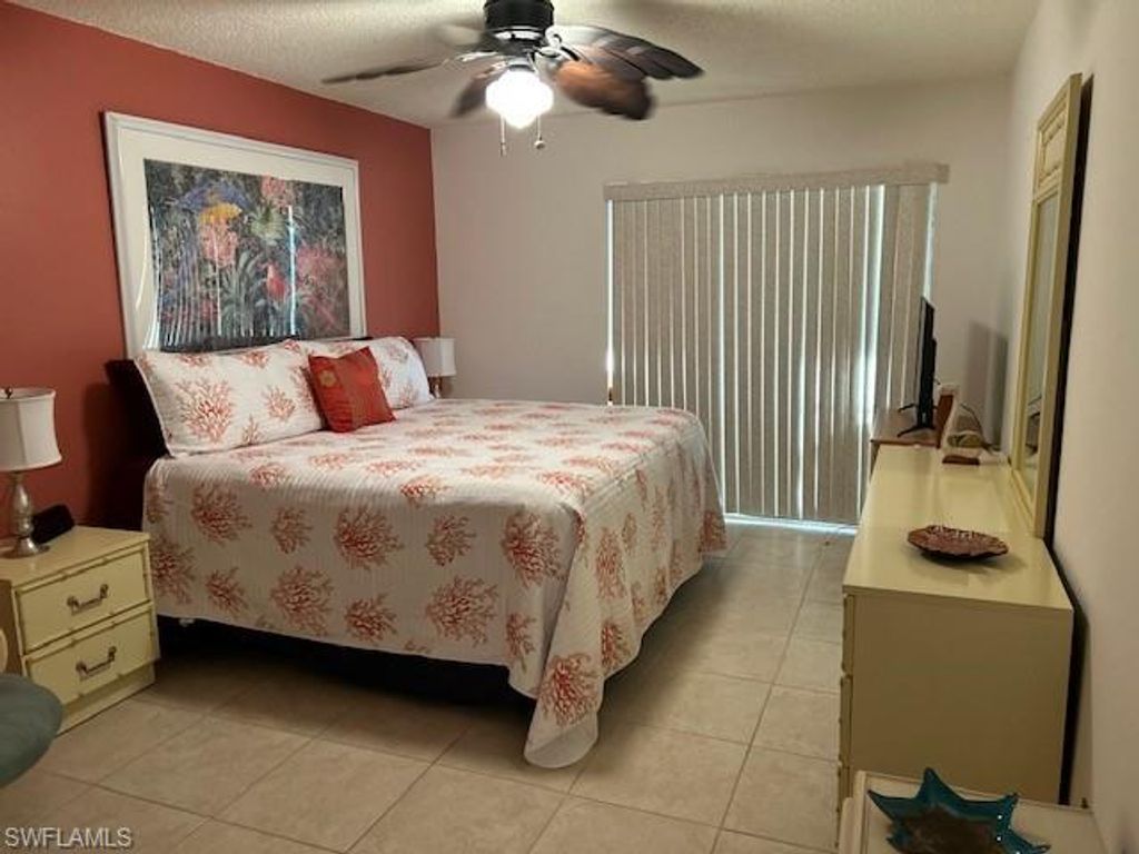 Image 20 of property listing at 620 Victoria DR 2, Cape Coral, FL 33904