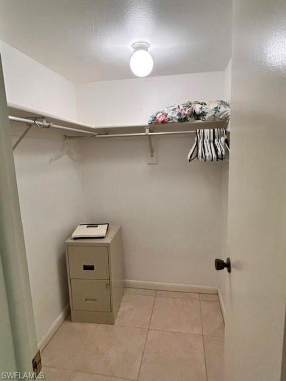 Image 23 of property listing at 620 Victoria DR 2, Cape Coral, FL 33904