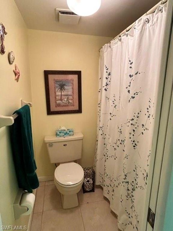 Image 24 of property listing at 620 Victoria DR 2, Cape Coral, FL 33904