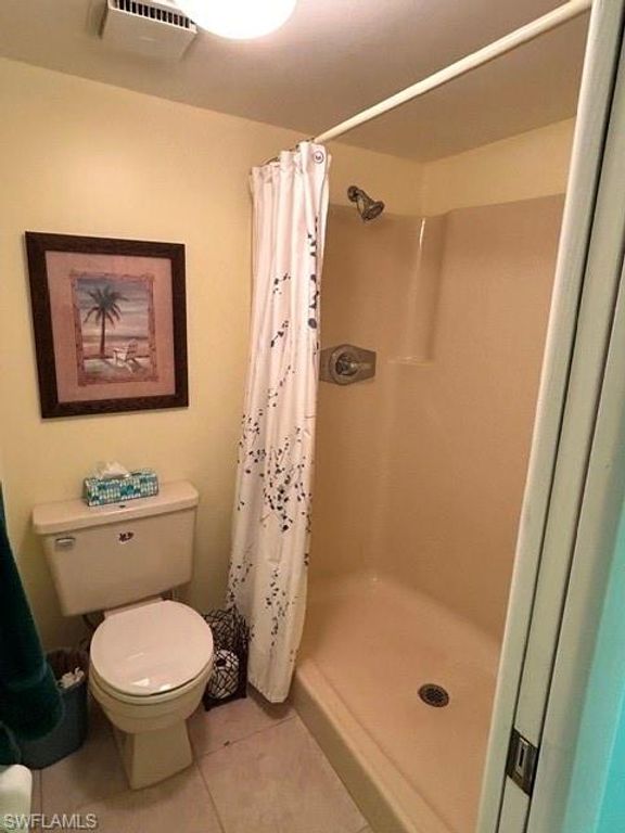 Image 25 of property listing at 620 Victoria DR 2, Cape Coral, FL 33904
