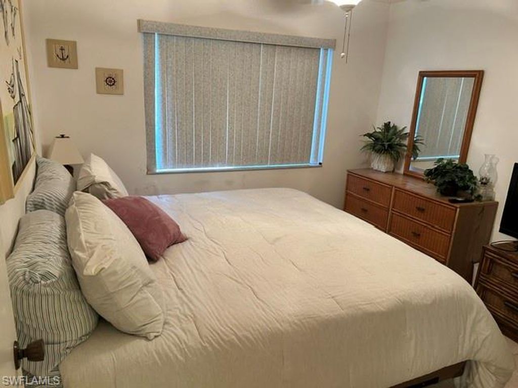 Image 28 of property listing at 620 Victoria DR 2, Cape Coral, FL 33904