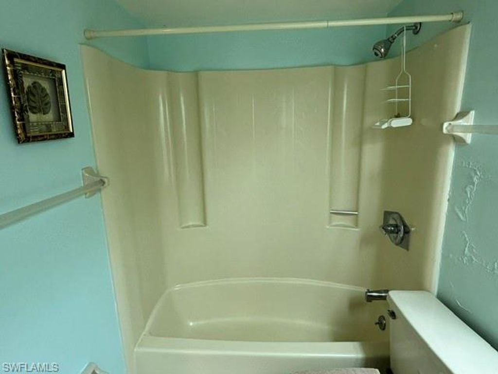 Image 30 of property listing at 620 Victoria DR 2, Cape Coral, FL 33904