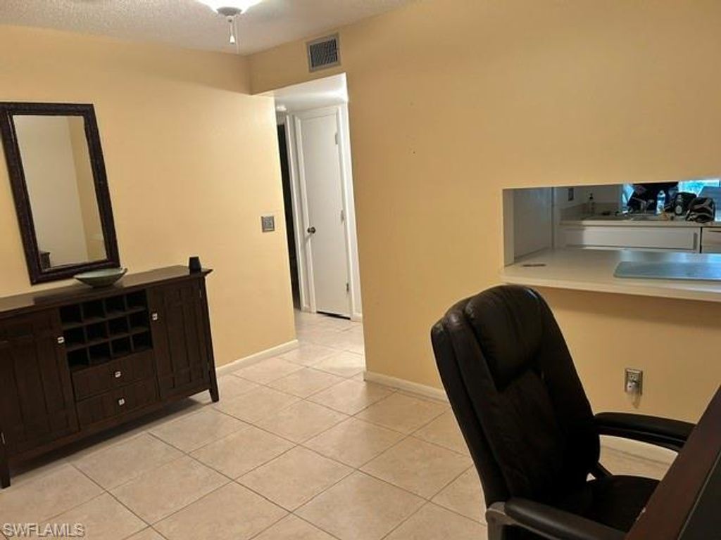 Image 34 of property listing at 620 Victoria DR 2, Cape Coral, FL 33904