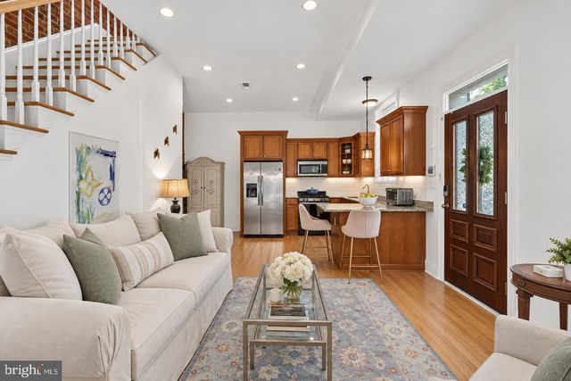 251 8TH ST NE, Washington, DC 20002