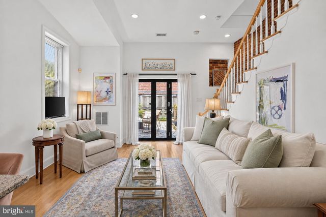 251 8TH ST NE, Washington, DC 20002