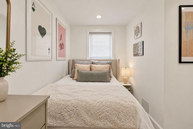 251 8TH ST NE, Washington, DC 20002