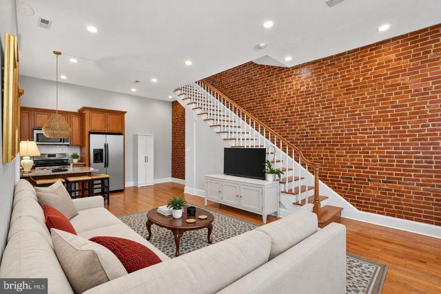 251 8TH ST NE, Washington, DC 20002