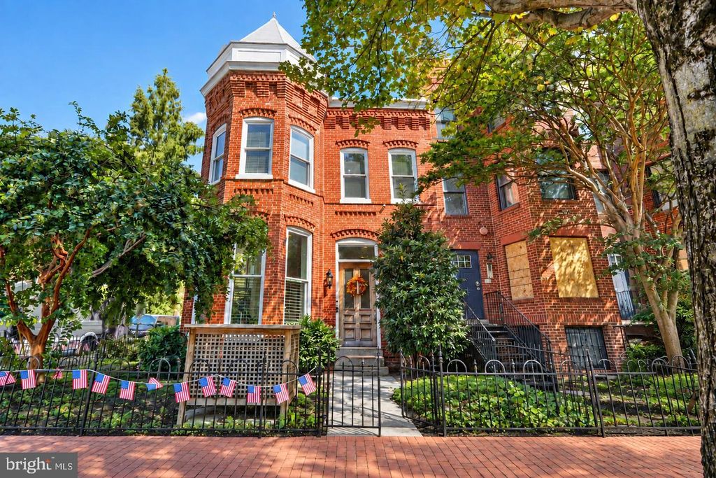251 8TH ST NE, Washington, DC 20002