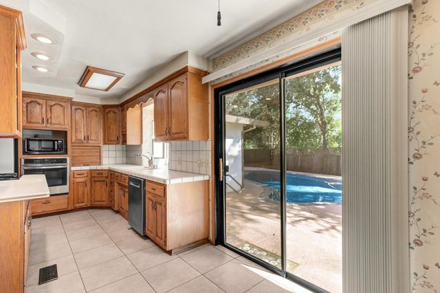 4765 Kennedy Ct, Rocklin, CA 95677