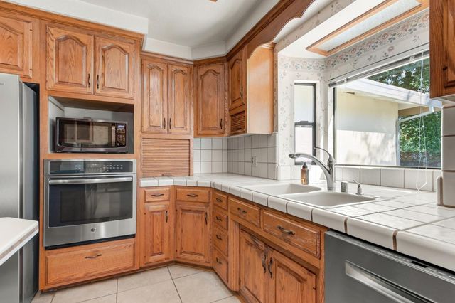 4765 Kennedy Ct, Rocklin, CA 95677