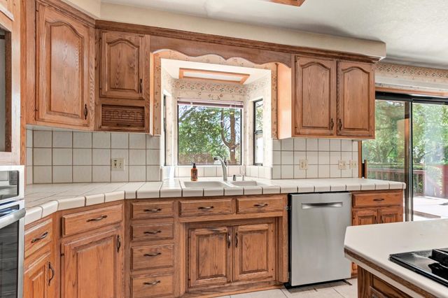 4765 Kennedy Ct, Rocklin, CA 95677