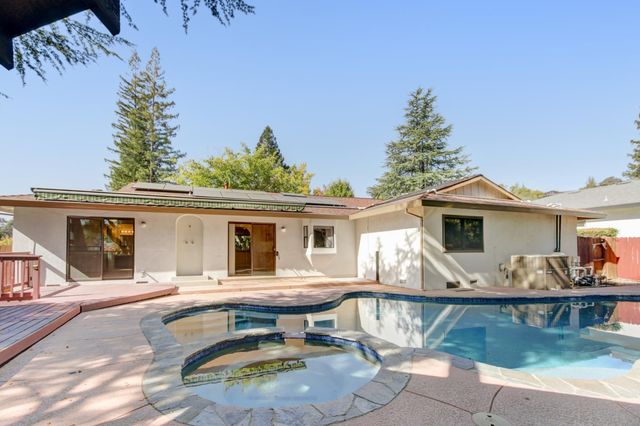 4765 Kennedy Ct, Rocklin, CA 95677