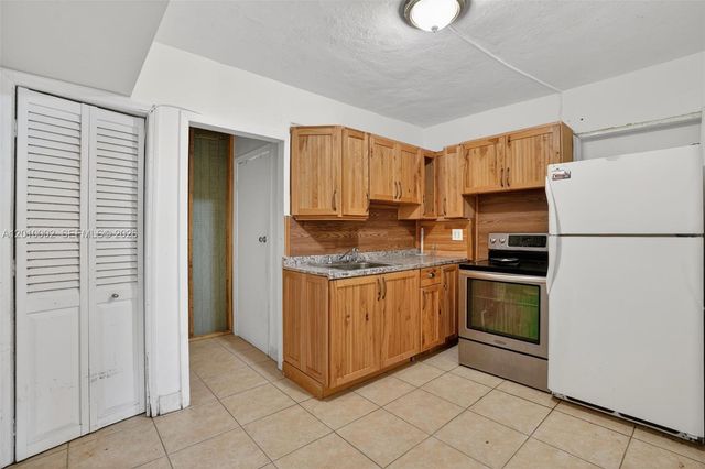 5925 SW 64th St, South Miami, FL 33143