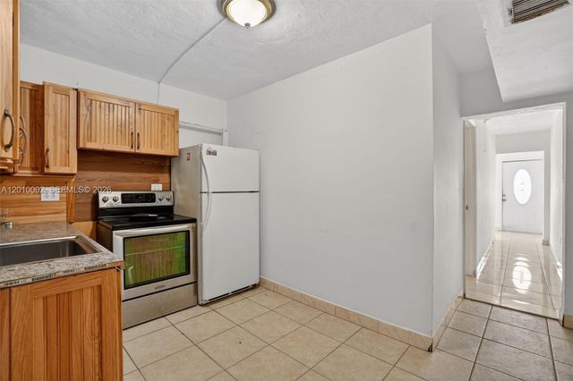 5925 SW 64th St, South Miami, FL 33143