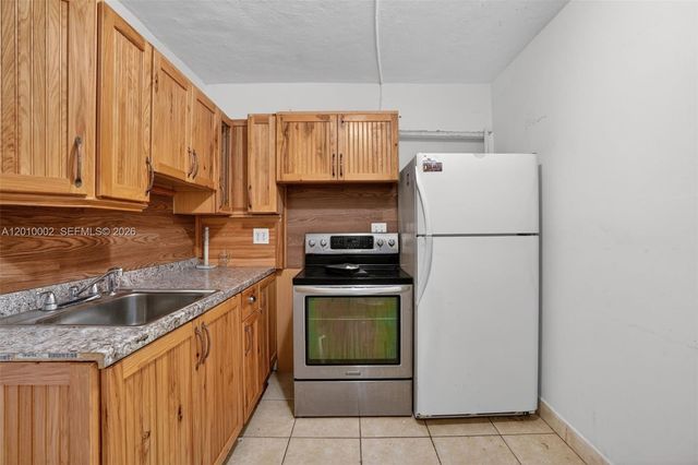 5925 SW 64th St, South Miami, FL 33143