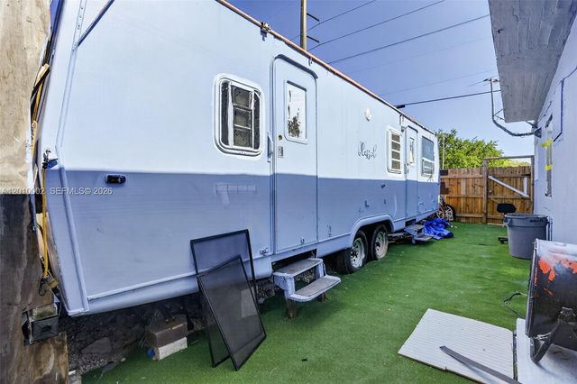 5925 SW 64th St, South Miami, FL 33143