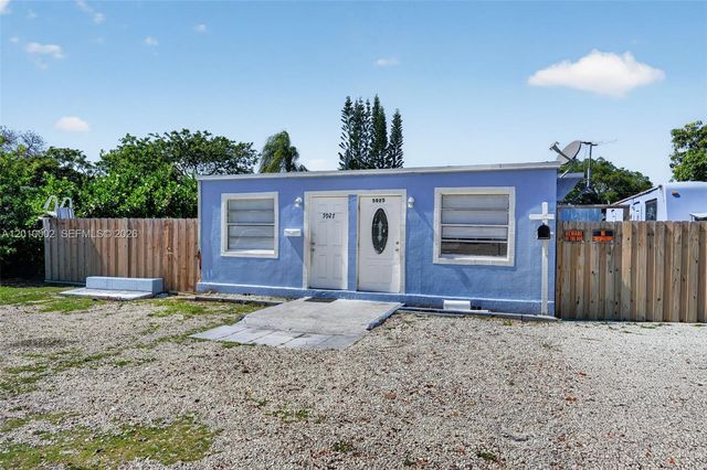 5925 SW 64th St, South Miami, FL 33143