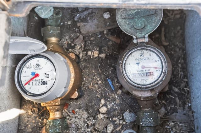 5925 SW 64th St, South Miami, FL 33143