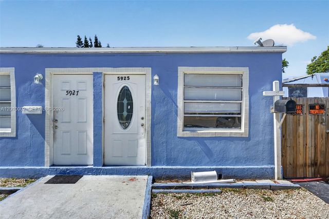 5925 SW 64th St, South Miami, FL 33143