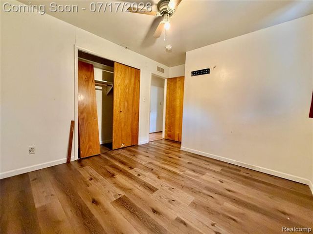 18341 Colgate Street, Dearborn Heights, MI 48125