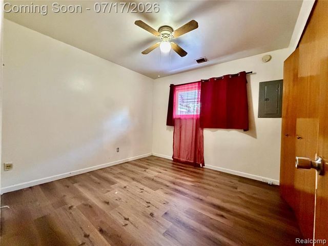 18341 Colgate Street, Dearborn Heights, MI 48125