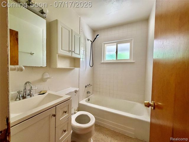 18341 Colgate Street, Dearborn Heights, MI 48125