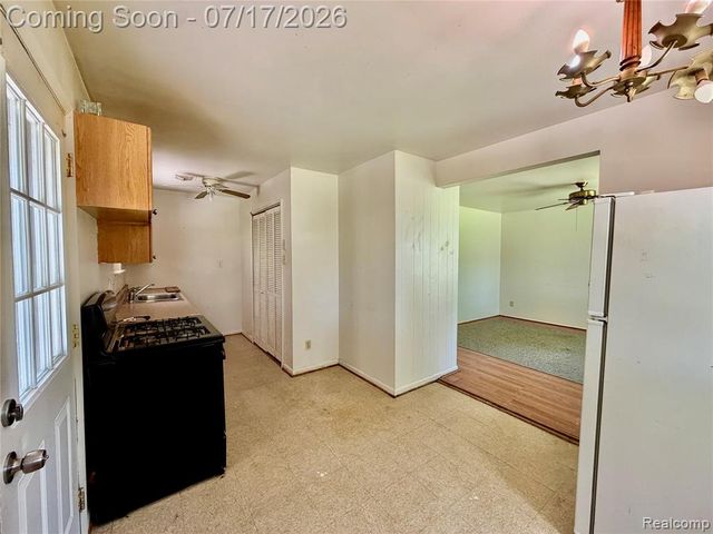 18341 Colgate Street, Dearborn Heights, MI 48125