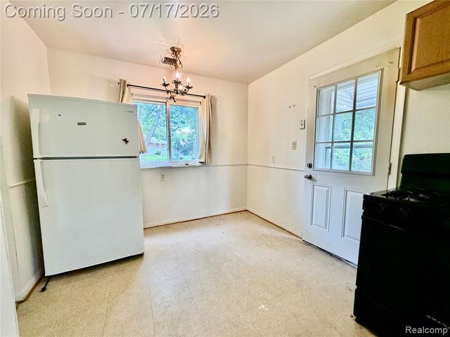 18341 Colgate Street, Dearborn Heights, MI 48125