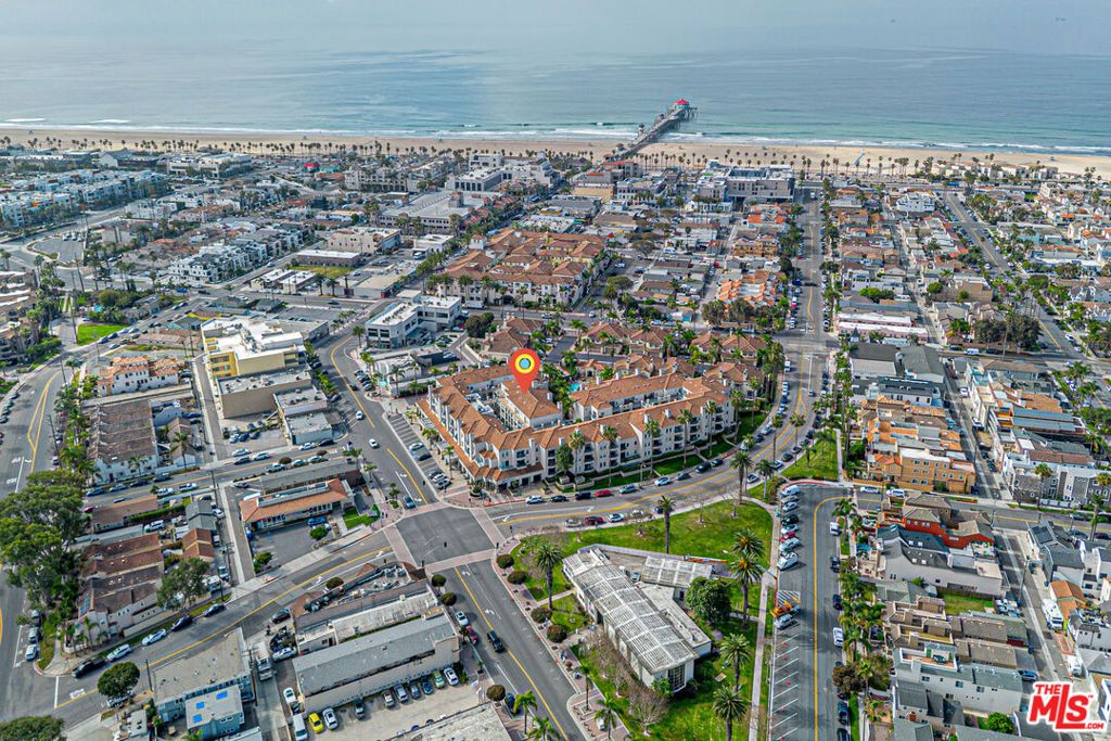 Image 1 of property listing at 415 Townsquare Lane 325, Huntington Beach, CA 92648