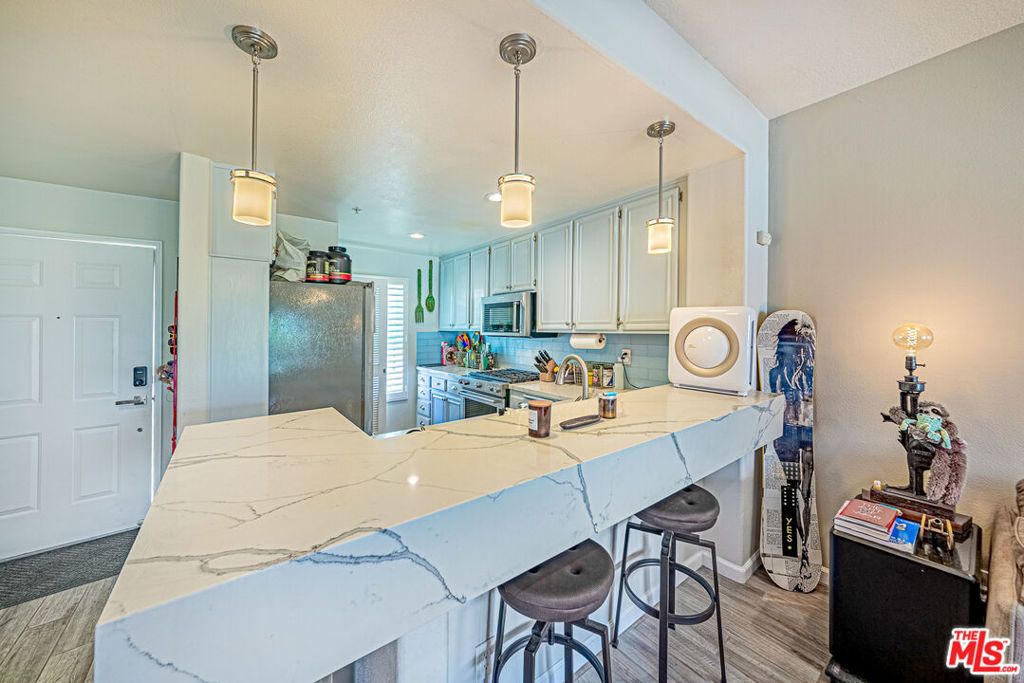 Image 11 of property listing at 415 Townsquare Lane 325, Huntington Beach, CA 92648