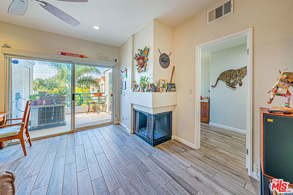 Image 15 of property listing at 415 Townsquare Lane 325, Huntington Beach, CA 92648