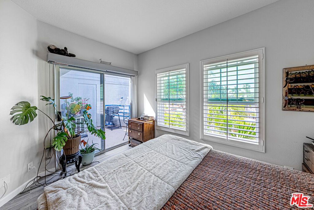 Image 18 of property listing at 415 Townsquare Lane 325, Huntington Beach, CA 92648