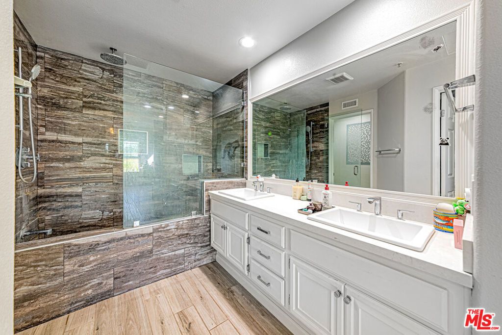 Image 20 of property listing at 415 Townsquare Lane 325, Huntington Beach, CA 92648