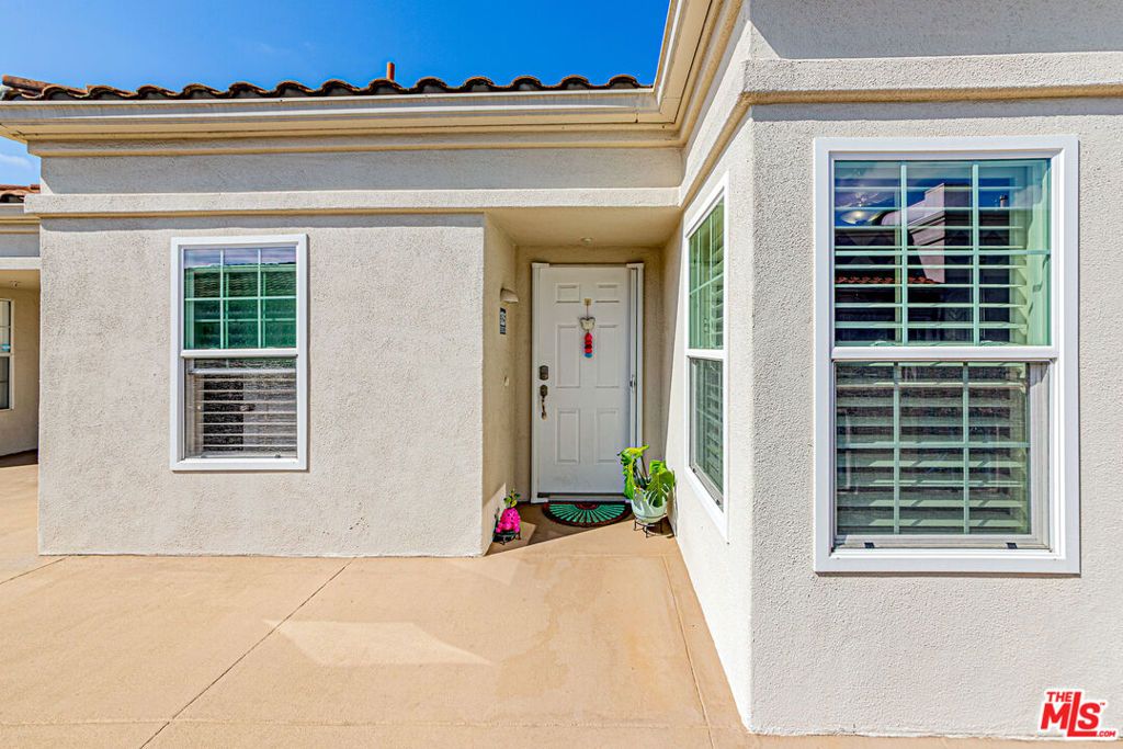 Image 3 of property listing at 415 Townsquare Lane 325, Huntington Beach, CA 92648