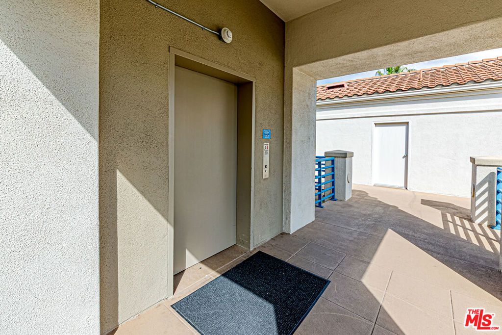 Image 33 of property listing at 415 Townsquare Lane 325, Huntington Beach, CA 92648
