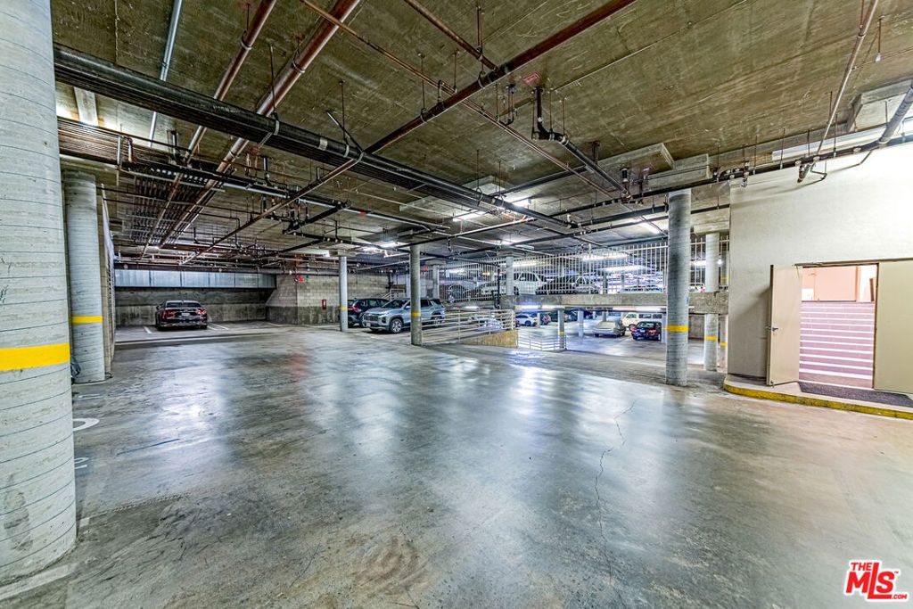 Image 41 of property listing at 415 Townsquare Lane 325, Huntington Beach, CA 92648