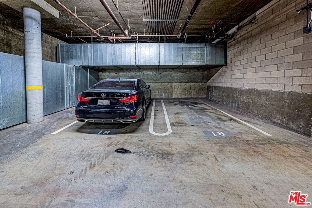 Image 42 of property listing at 415 Townsquare Lane 325, Huntington Beach, CA 92648