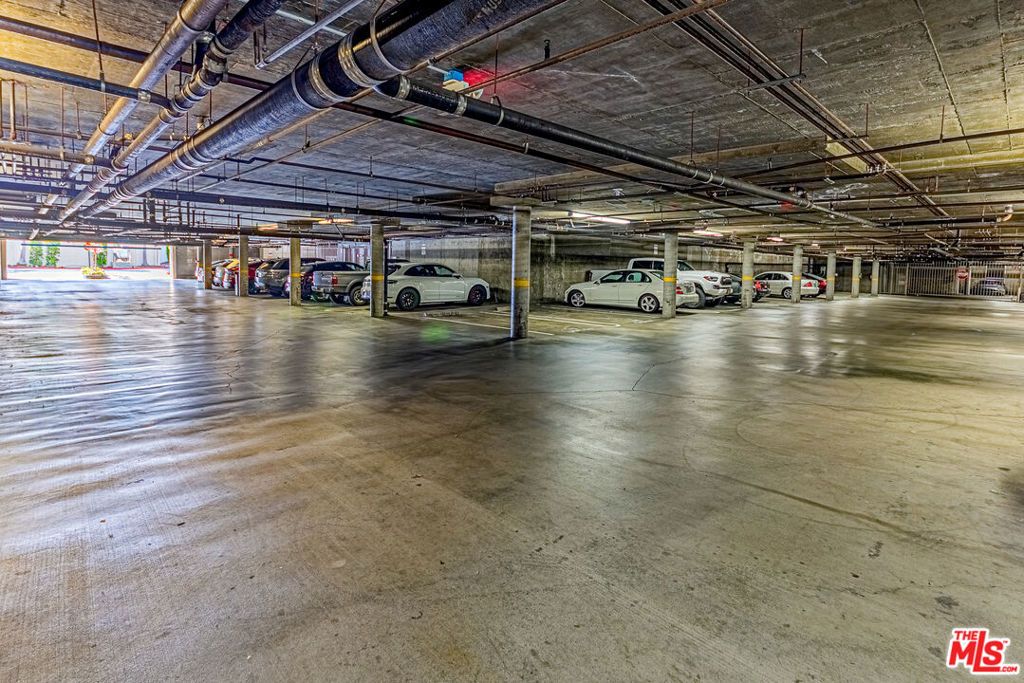 Image 43 of property listing at 415 Townsquare Lane 325, Huntington Beach, CA 92648