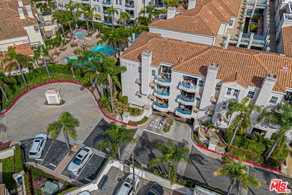 Image 46 of property listing at 415 Townsquare Lane 325, Huntington Beach, CA 92648