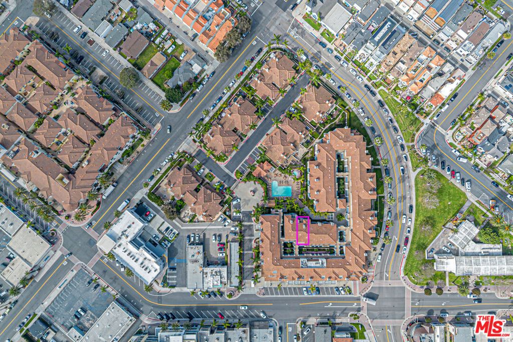 Image 49 of property listing at 415 Townsquare Lane 325, Huntington Beach, CA 92648