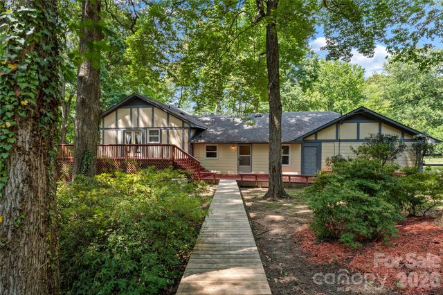 1106 Kelwyn Lane, Lewisville, NC 27023