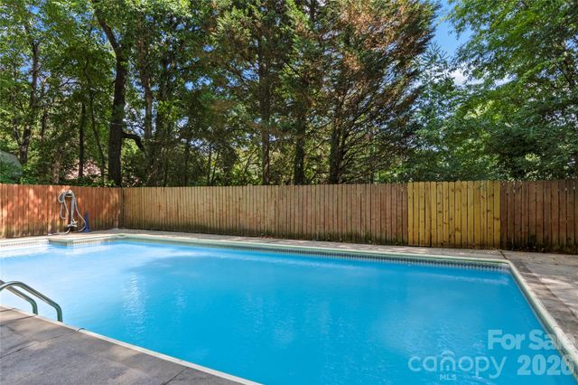 1106 Kelwyn Lane, Lewisville, NC 27023